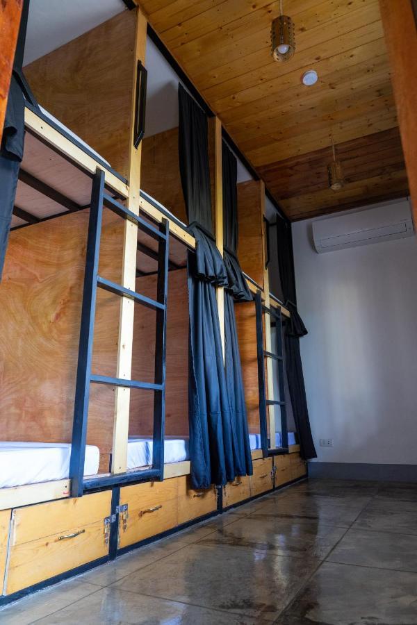 Momo Hostel Моалбоал Екстериор снимка