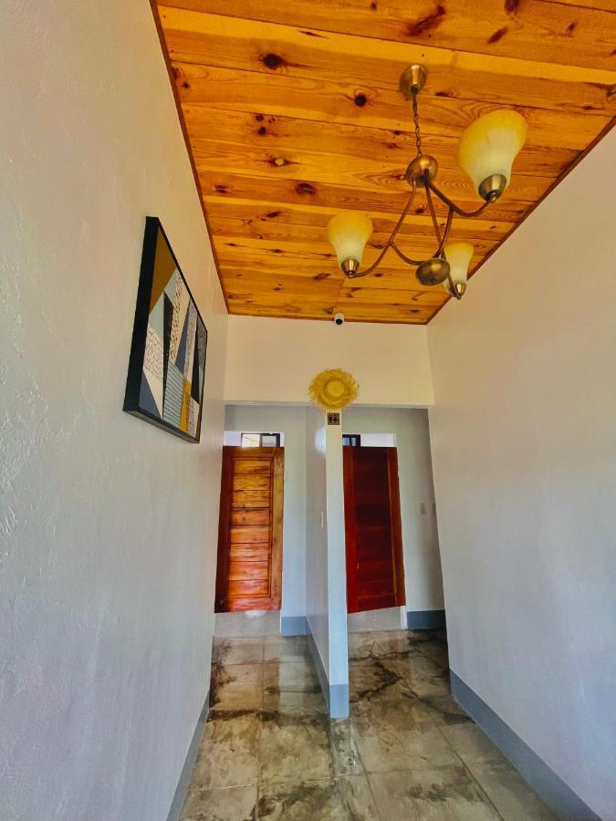 Momo Hostel Моалбоал Екстериор снимка